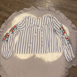 Hollister slightly cropped embroidered boho top